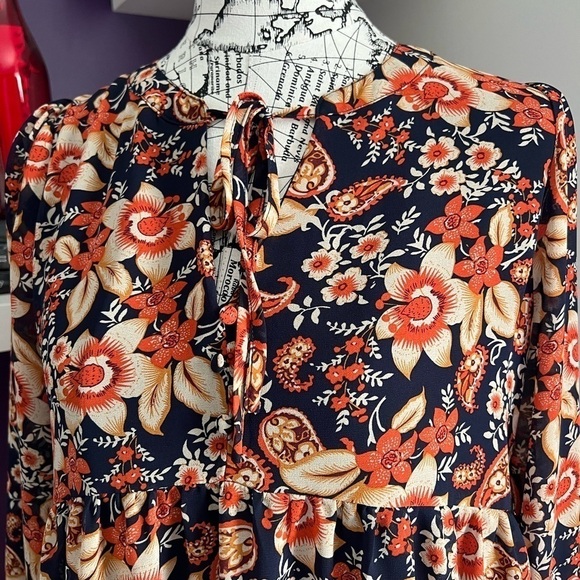 7 for $30 Melloday Long Sleeve Tunic - Picture 2 of 10